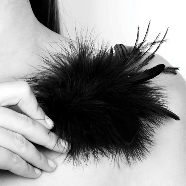 Пір'ячко Bijoux Indiscrets Pom Pom — feather tickler - Фото №2